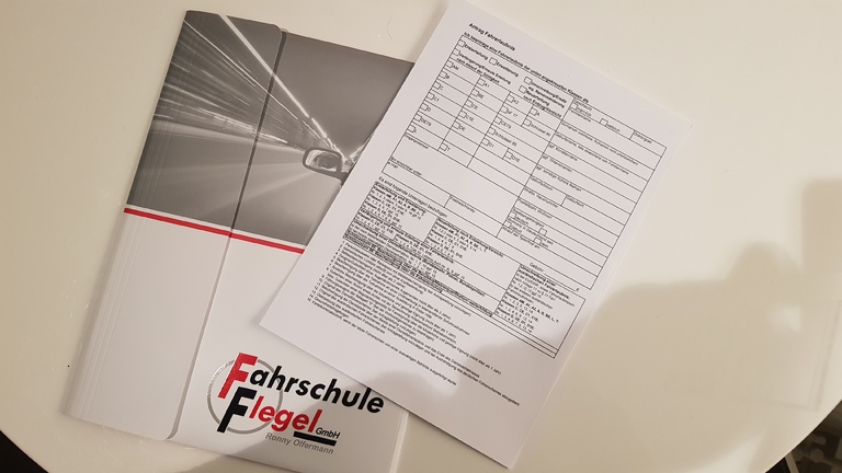 Wir bringen Deinen Führerscheinantrag zum Straßenverkehrsamt